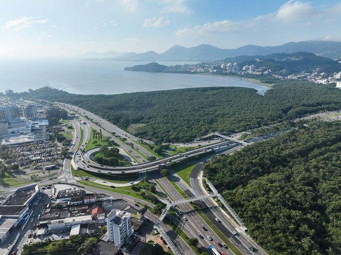 Obra de novo elevado no CIC começa com promessa de aliviar trânsito para o Norte da Ilha