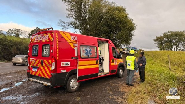 Argentinos escapam ilesos após saída de pista seguida de tombamento entre São Miguel do Oeste e Maravilha