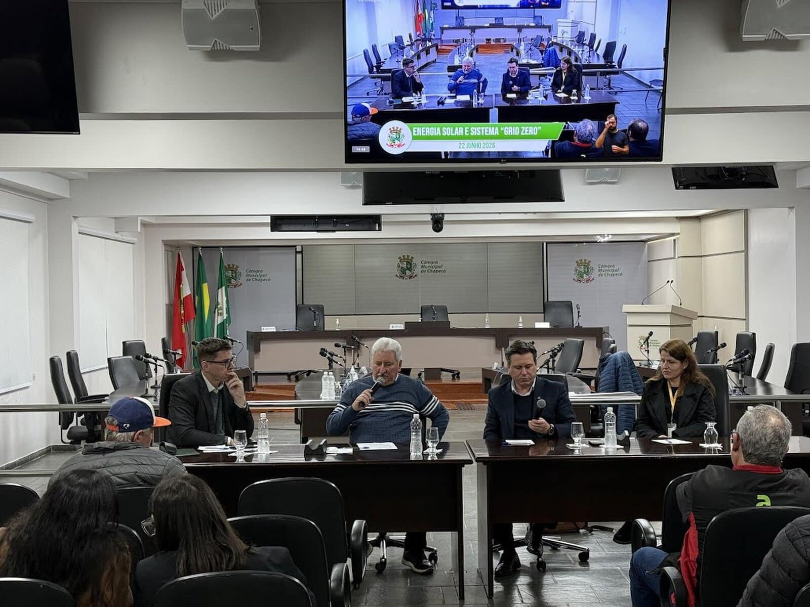 Audiência pública debate impactos do sistema Grid Zero e geração de energia solar em Chapecó