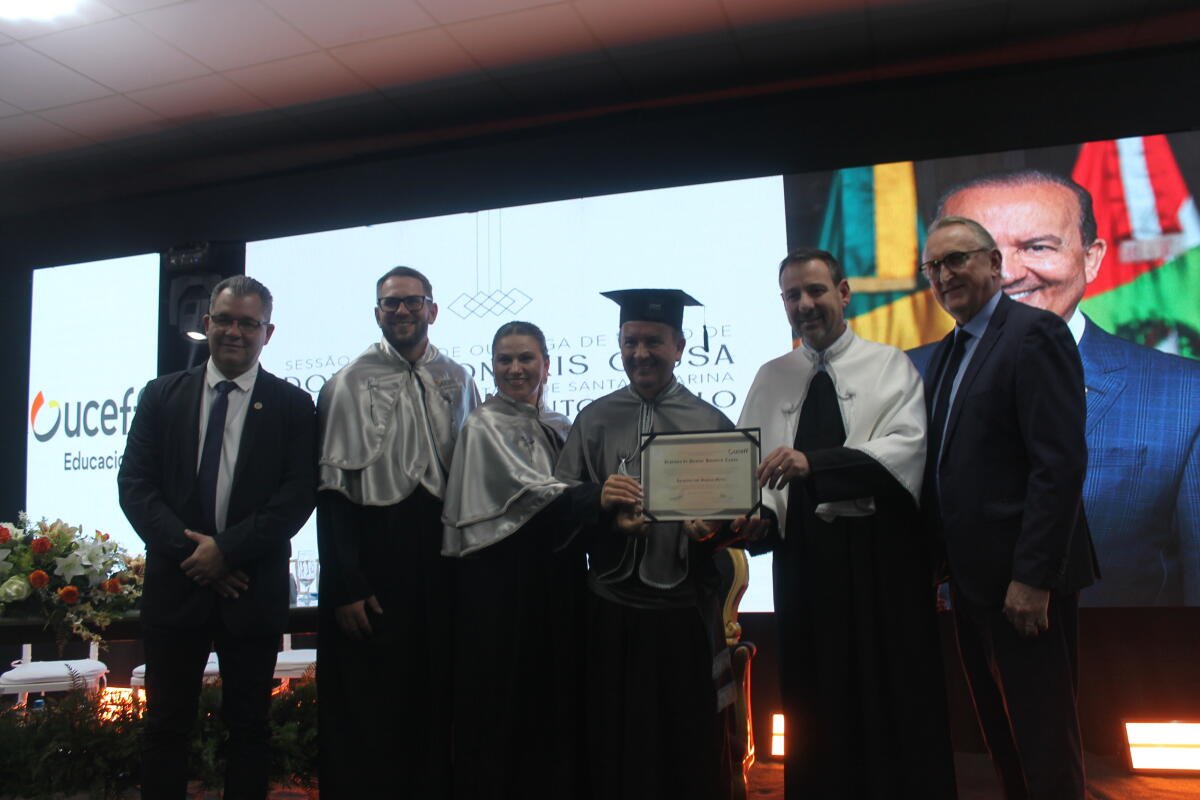 Jorginho Mello recebe título de Doutor Honoris Causa da Uceff