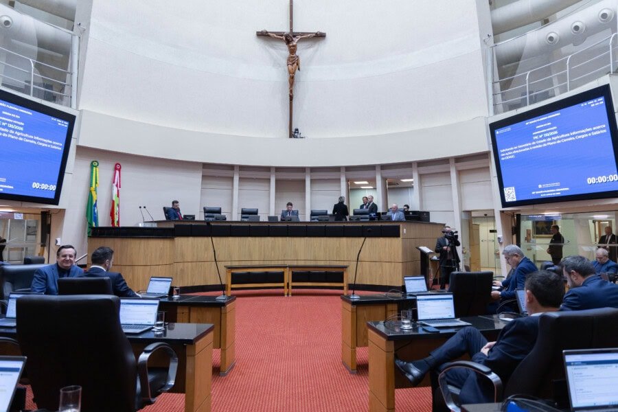 Deputados debatem segurança, saúde, educação e infraestrutura durante sessão da Alesc