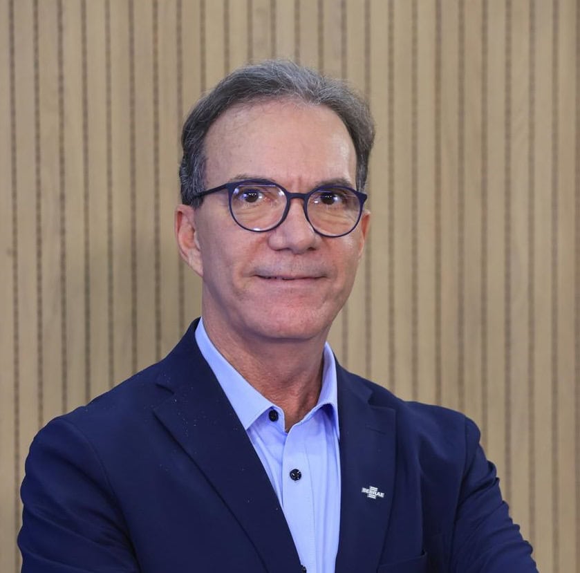 Décio Lima vai à Justiça para anular medalha concedida a Carlos Bolsonaro