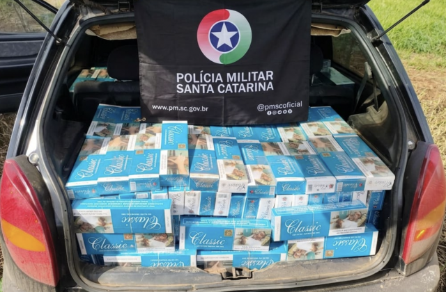 Polícia Militar apreende carga de cigarros contrabandeados após perseguição em Campo Erê