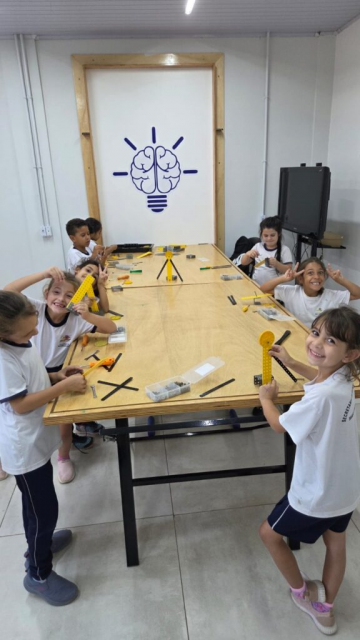 Estudantes da rede municipal de ensino de Maravilha se preparam para competições de robótica