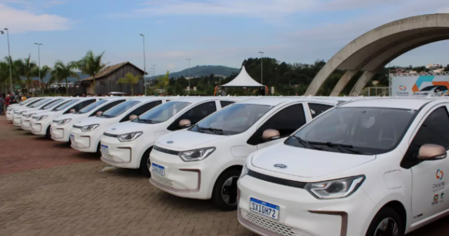 Governo cria cota sem imposto para carros elétricos desmontados e eleva tarifa de importação para 35%