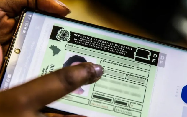 Infrações gravíssimas podem suspender a CNH imediatamente; multas chegam a R$ 17,6 mil
