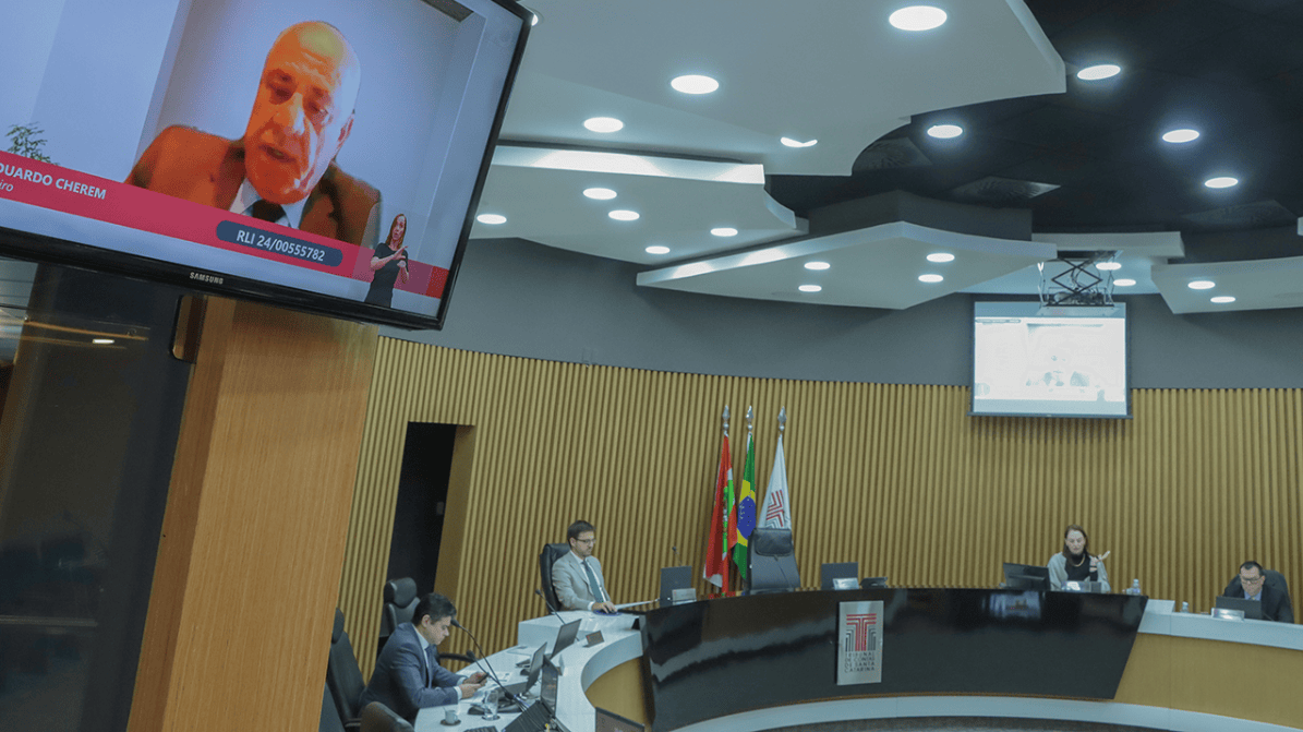 Primeira sessão presencial da Segunda Câmara do TCE/SC marca reorganização dos trabalhos