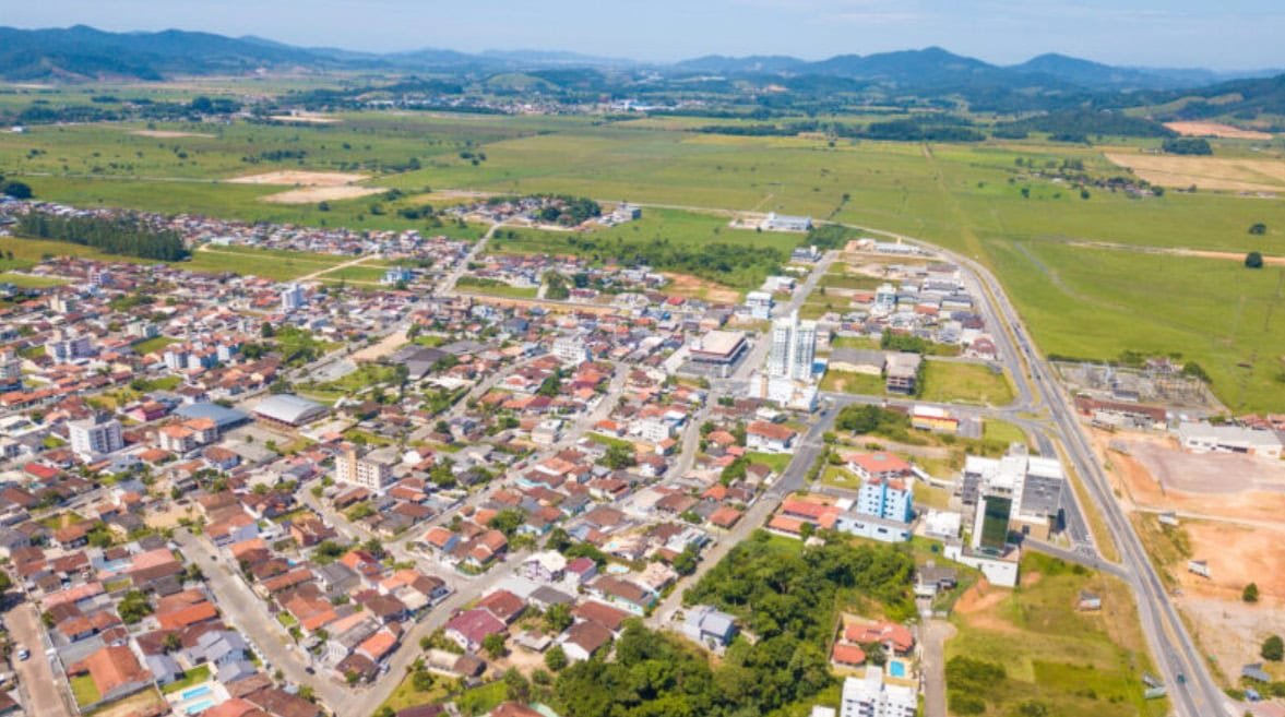 Gaspar atualiza regras da regularização fundiária e amplia acesso à escritura de imóveis