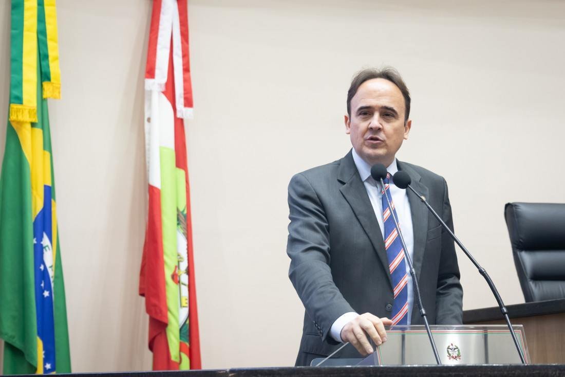 Edital de R$ 2,2 bilhões para a Via Mar coroa seis anos de trabalho do deputado Carlos Humberto (PL)