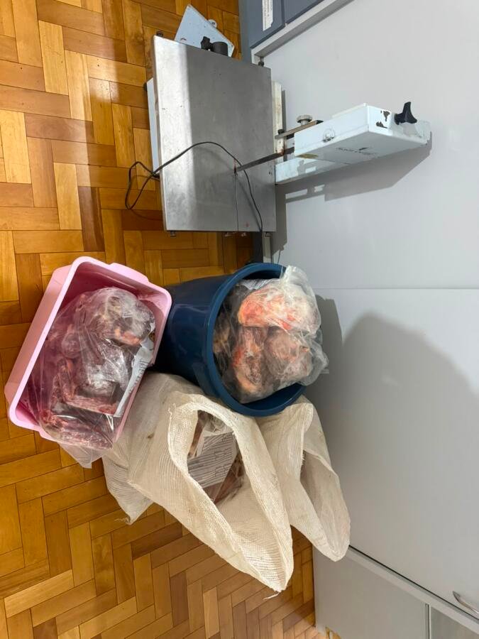 Operação contra furto de gado resulta na apreensão de armas e carnes suspeitas em SMO