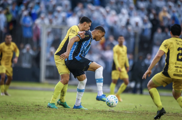 Grêmio vence o Cascavel de virada em amistoso e inicia preparação para retorno da temporada