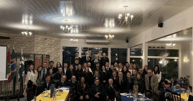 Lions Clube SMO Universidade empossa nova diretoria para o ano leonístico 2026/2027