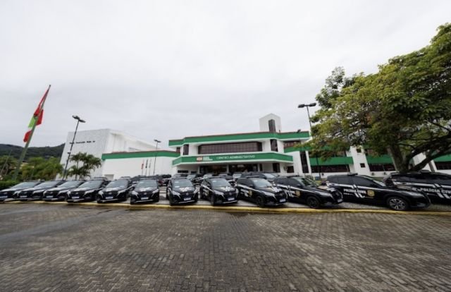 Governo de SC entrega 65 novas viaturas à Polícia Civil e cria delegacia especializada contra lavagem de dinheiro