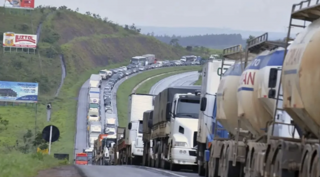 Câmara aprova anistia a multas aos caminhoneiros por bloqueios pós-eleições de 2022