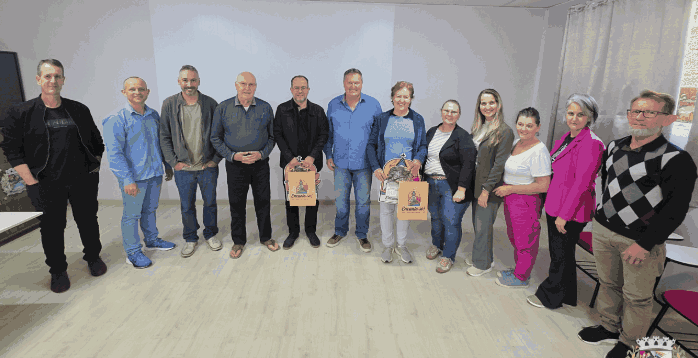 Escritores são recepcionados em São João do Oeste durante agenda cultural regional
