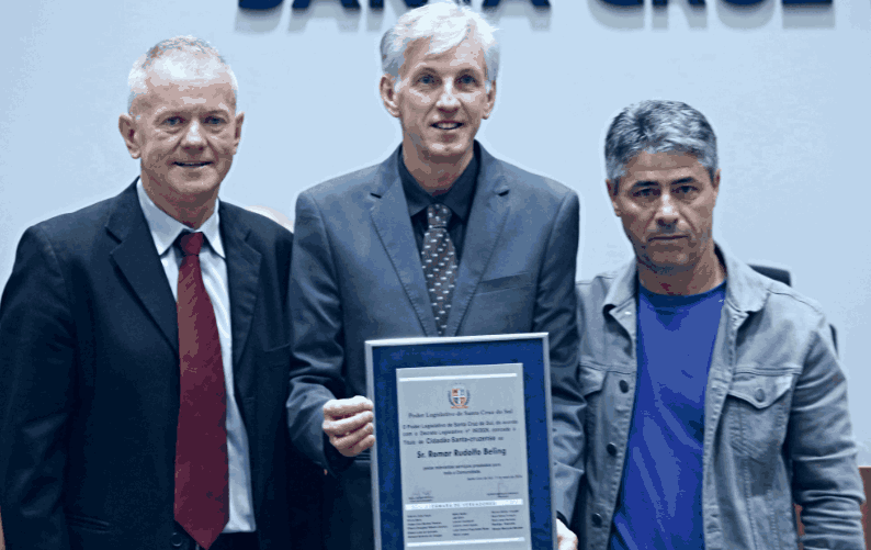 Jornalista e escritor Romar Beling recebe título de Cidadão Santa-Cruzense