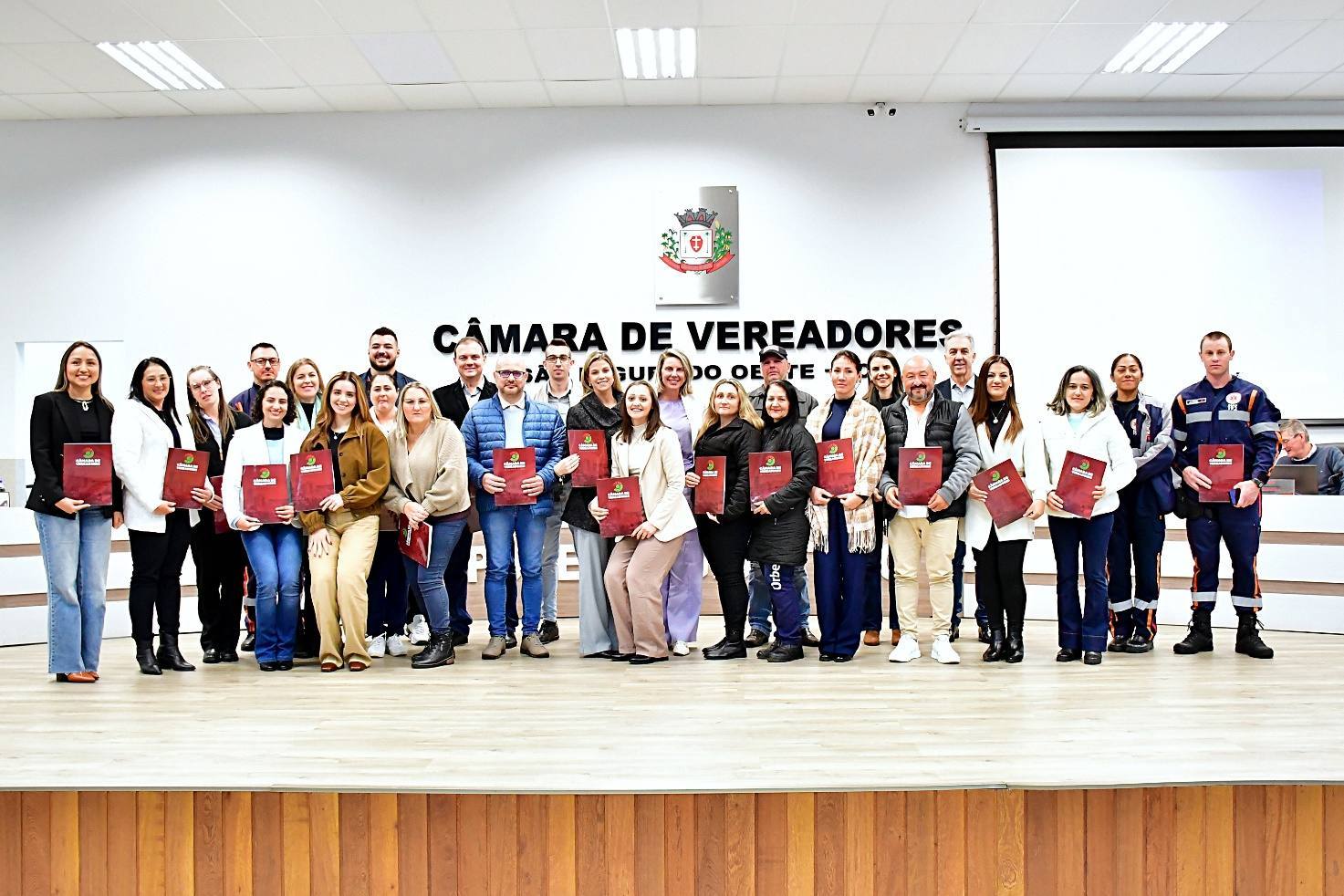 Câmara presta homenagem ao trabalho dos servidores da UPA 24 Horas