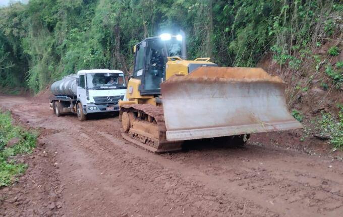 Temporal provoca transtornos no interior e prefeitura reduz patrolamento no inverno