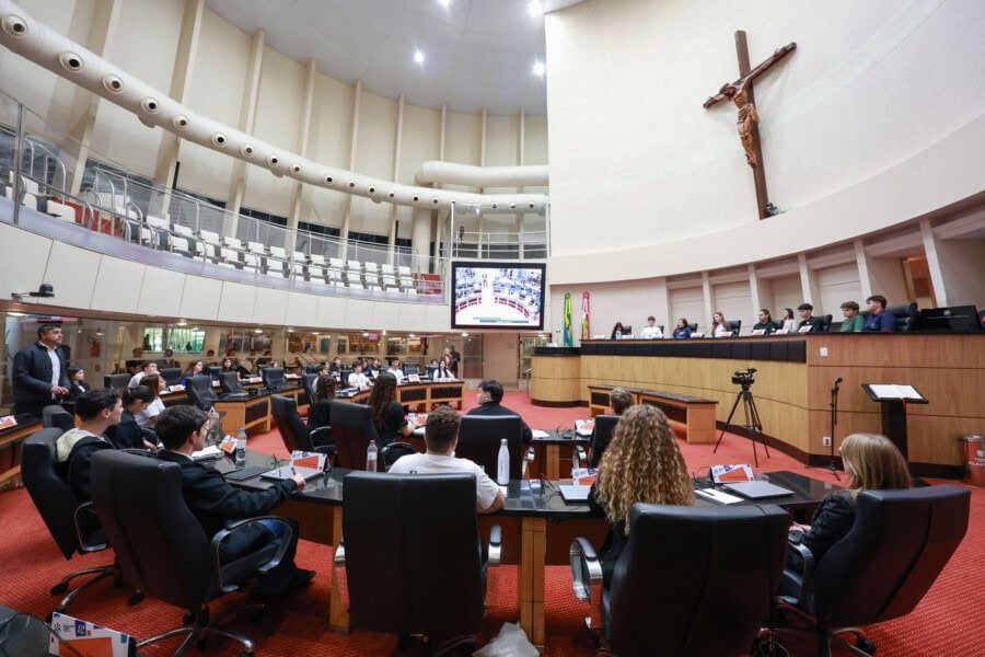 Parlamento Jovem encerra edição com aprovação de propostas voltadas à educação, cidadania e inclusão - Santa Catarina em Pauta
