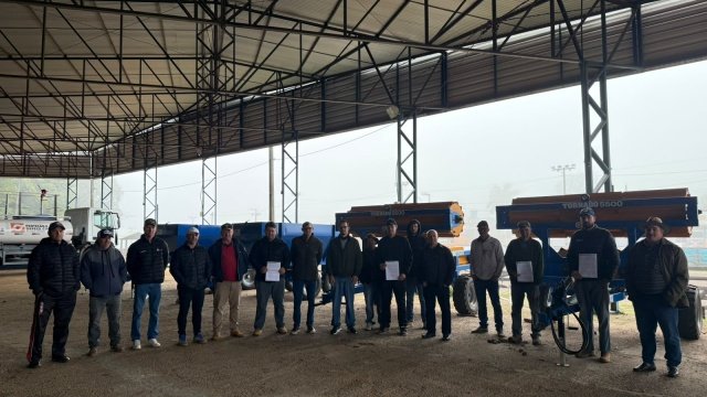 Produtores rurais de Guaraciaba são beneficiados com entrega de novos equipamentos agrícolas