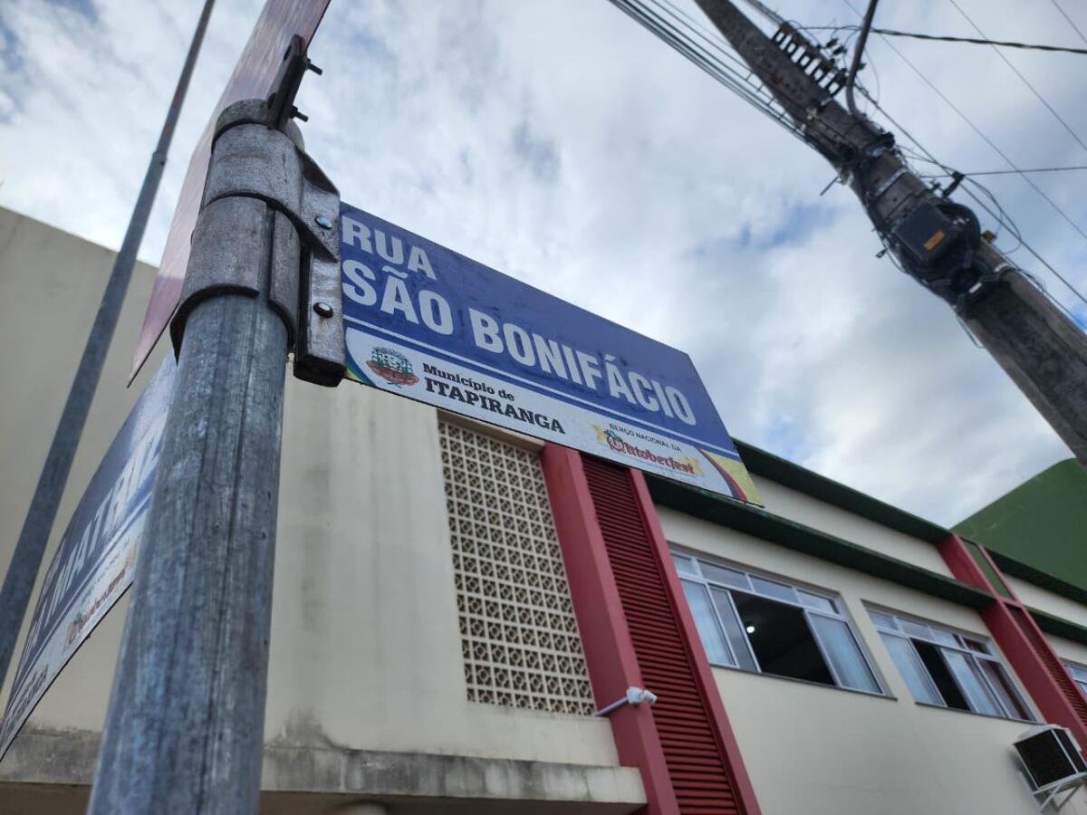 Itapiranga muda sentido de uma das principais ruas da cidade