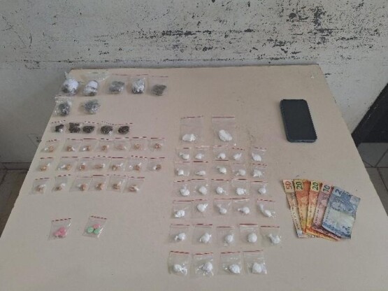 Mulher é presa com drogas prontas para venda durante abordagem policial em SC