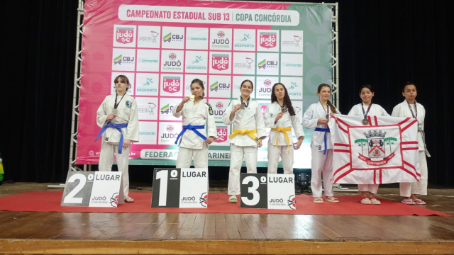 Atletas da Associação de Judô do Extremo Oeste celebram conquistas em competição estadual