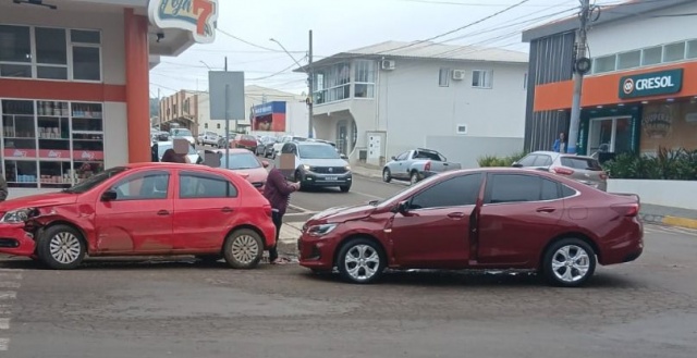 Dois acidentes são registrados em intervalo de meia hora no mesmo cruzamento em Guaraciaba