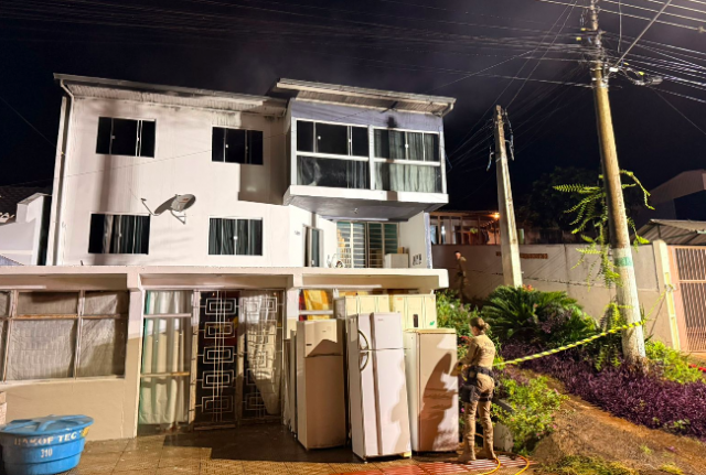 Pessoa morre durante incêndio em residência no centro de São Miguel do Oeste