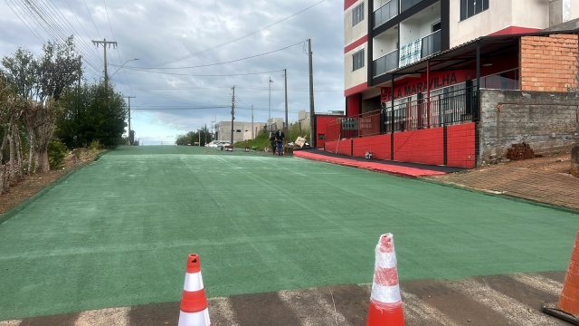 Rua de Maravilha recebe decoração temática da Copa do Mundo
