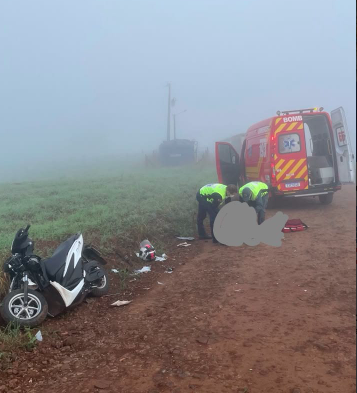 Jovem de 18 anos fica ferida após colisão entre moto e caminhonete em Itapiranga
