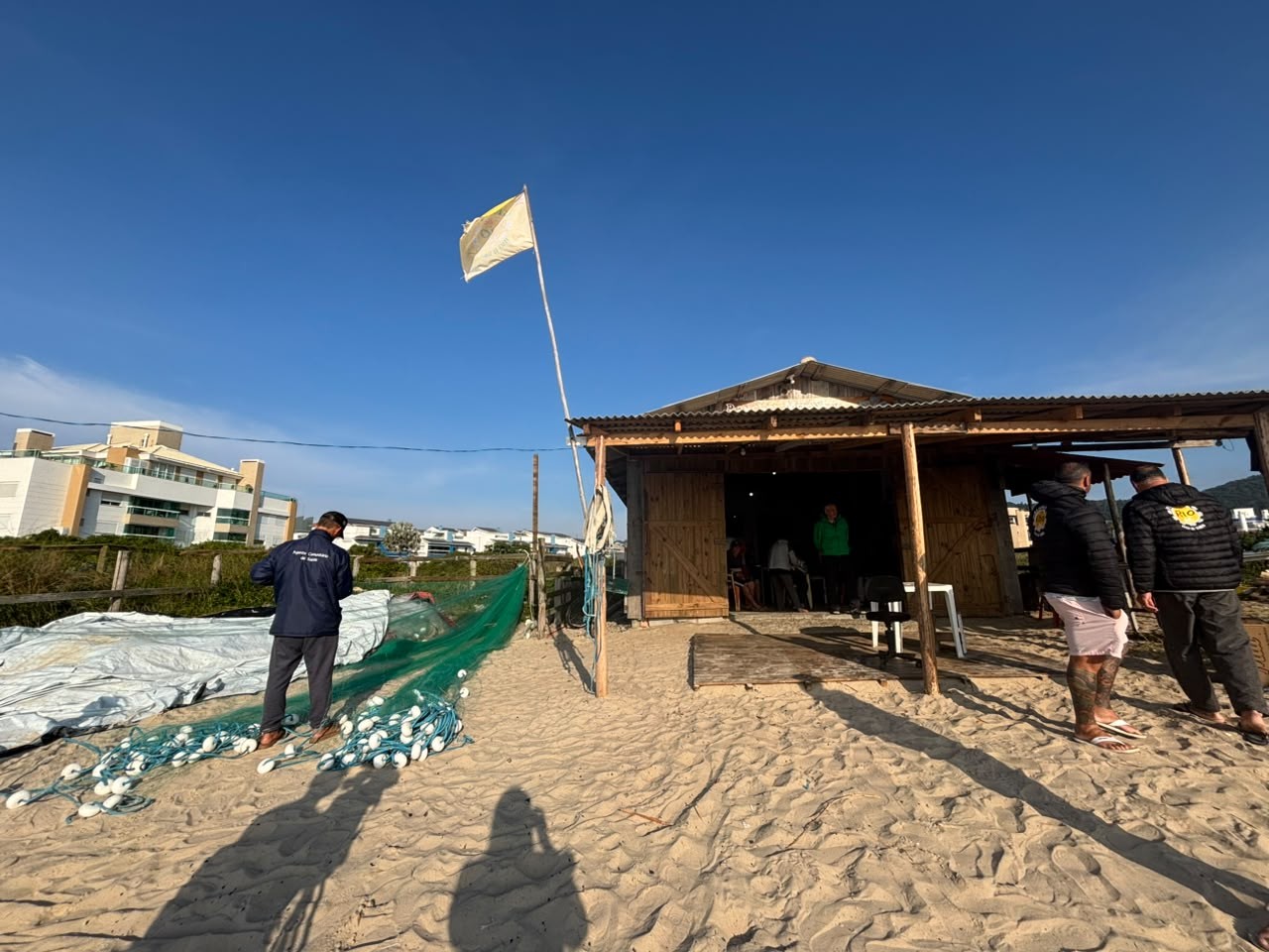 Pesca da tainha por arrasto de praia é proibida após captura se aproximar do limite da cota e decisão gera reação em SC