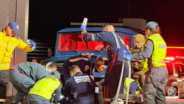Motociclista morre durante transferência hospitalar após acidente em SMOeste