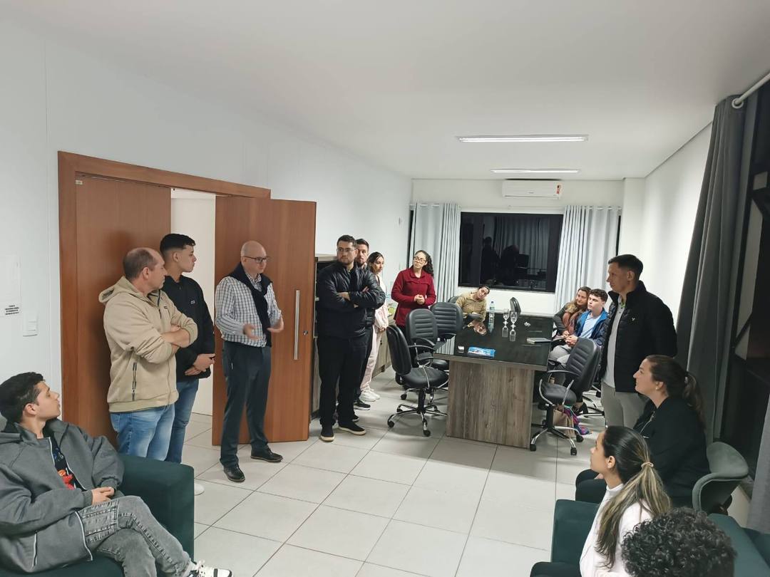 Acadêmicos do IFSC conhecem funcionamento da Câmara de Vereadores de São Miguel do Oeste