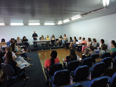 Educação reúne diretores  para início do ano letivo