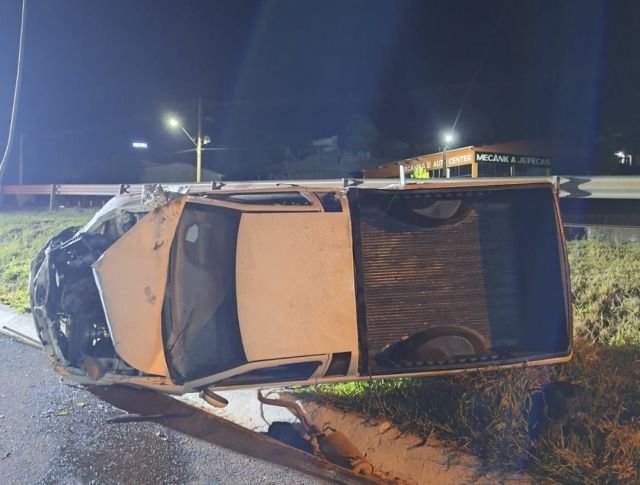 Capotamento deixa dois feridos na Via Periférica em São José do Cedro