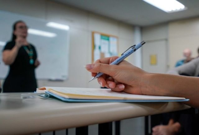 Mudança nas férias escolares por causa da Copa do Mundo Feminina de 2027 preocupa escolas e pode afetar calendário letivo