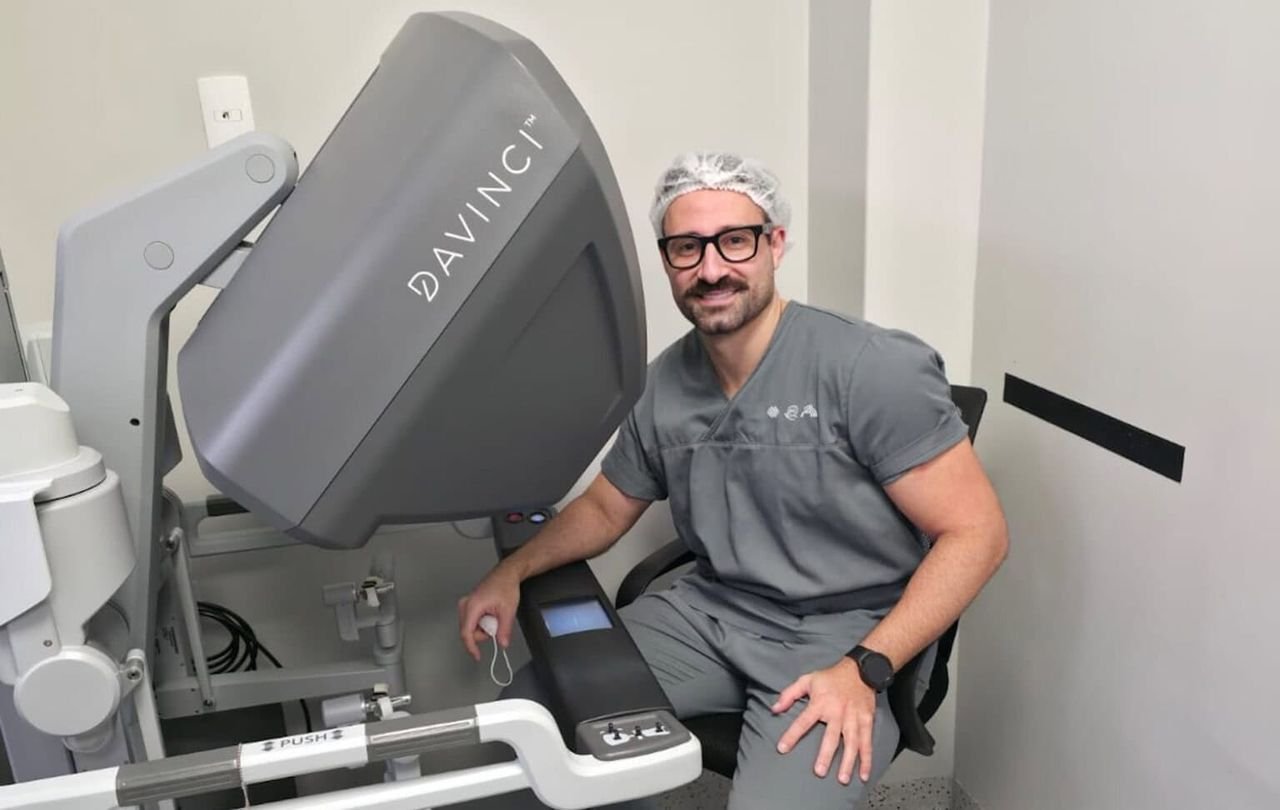 Robô na cirurgia: tecnologia que reduz sequelas em câncer de próstata avança no Sul Catarinense