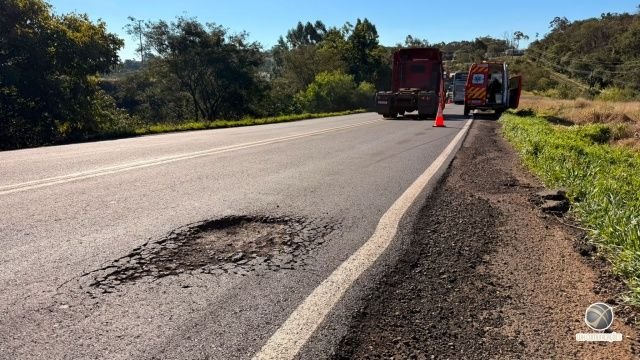 VÍDEO: Motociclista fica ferido após cair em buraco em trecho recém-recapeado da BR-163 e diz se sentir lesado