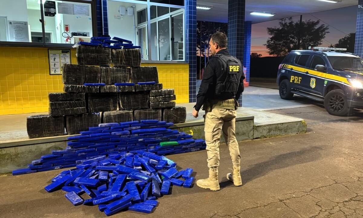 PRF apreende 300 quilos de maconha em carro roubado na SC-160 entre Saltinho e Bom Jesus do Oeste