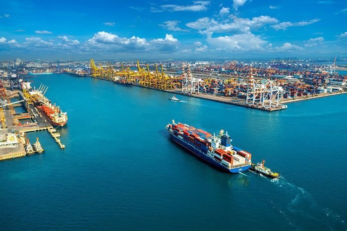 Novo tarifaço dos EUA ameaça exportações, competitividade e empregos em SC