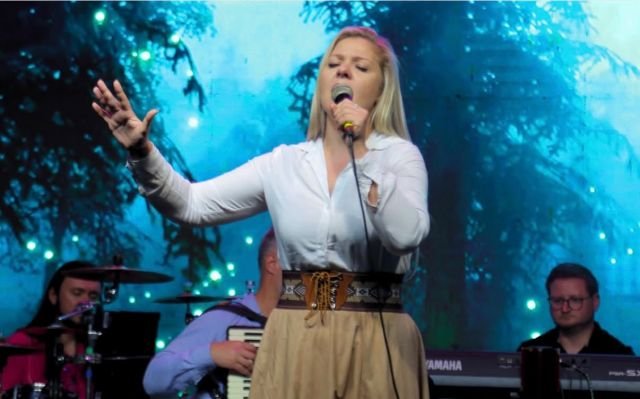 Cantora de Maravilha conquista 3º lugar em festival nacional de música