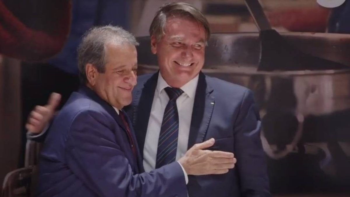 ‘Tem sensibilidade’: Valdemar afirma que escolha do vice de Flávio caberá a Jair Bolsonaro