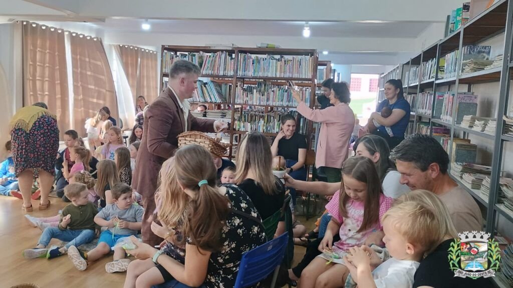 Biblioteca Pública promove contação de histórias e reúne famílias em manhã de encantamento