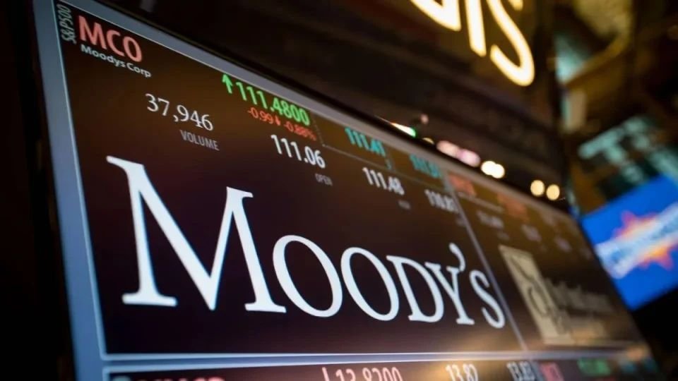 Moody’s mejoró la calificación de Argentina y elevó la perspectiva del país a positiva