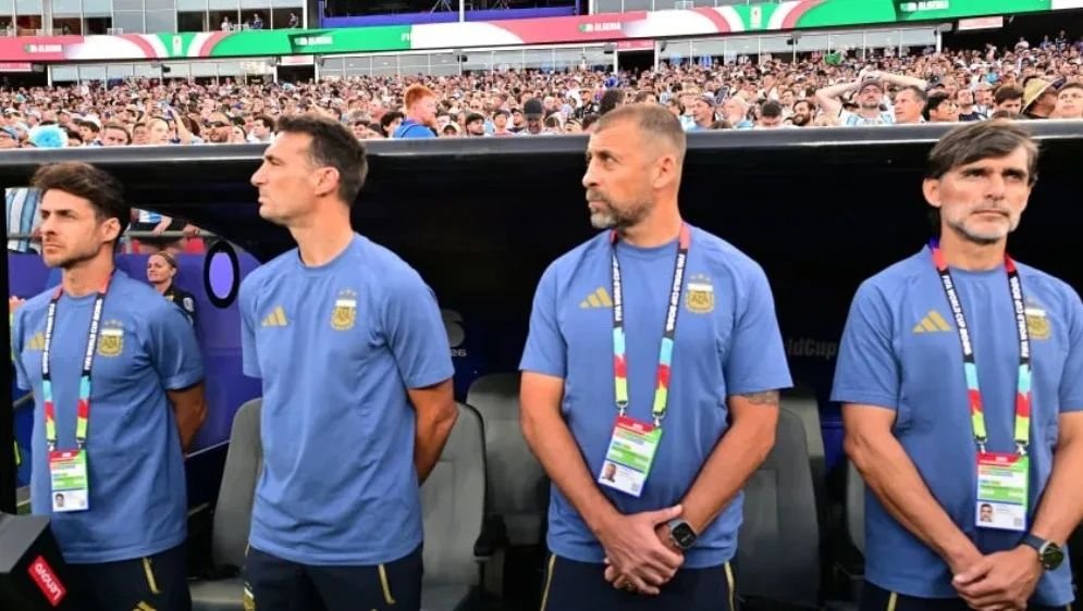 El cuerpo técnico de la Selección Argentina y salió al cruce de las teorías conspirativas sobre la final del Mundial: “No puede ser que estén diciendo estas cosas”