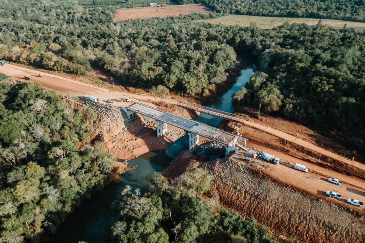 Por seguridad, se interrumpe el paso sobre el puente provisorio de la ruta provincial 2