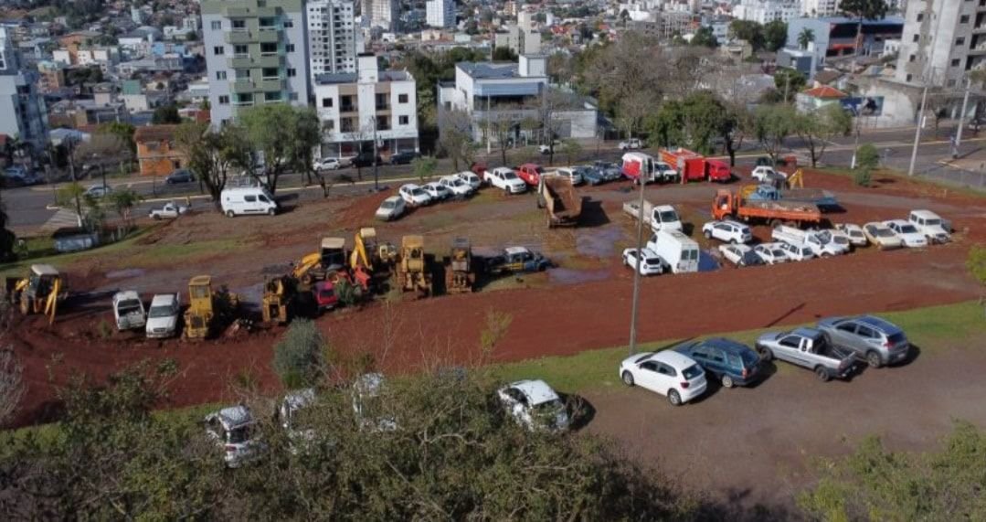 Chapecó leiloa 34 veículos e máquinas da frota municipal em agosto