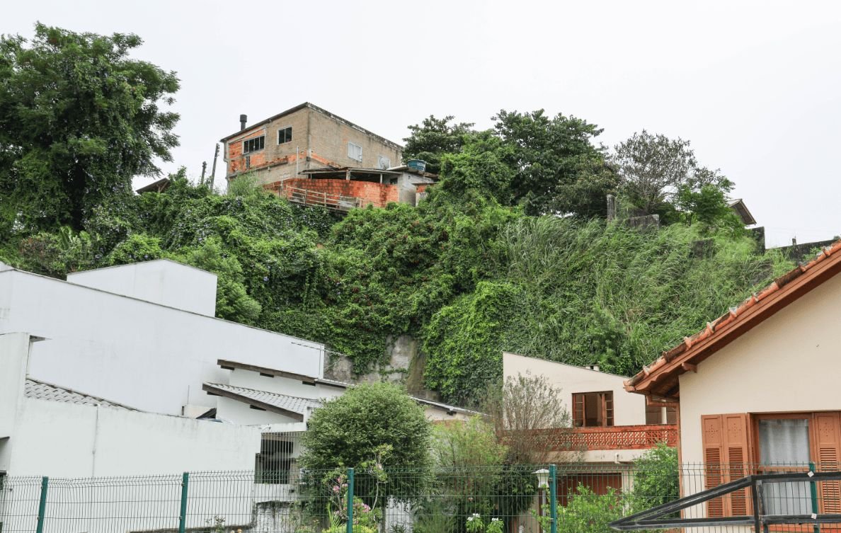 Justiça confirma decisão e dá novo prazo para Florianópolis eliminar área de risco no Estreito