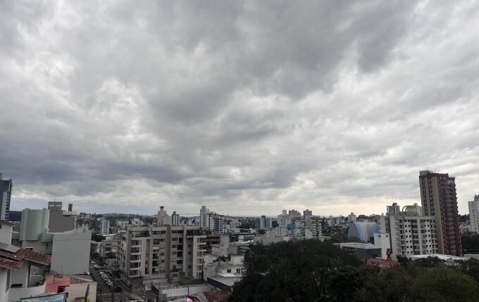 Semana começa com calor, mas Oeste de Santa Catarina pode ter temporais isolados